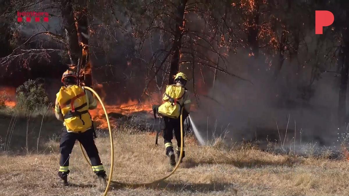 Protección Civil pide el confinamiento de 500 personas por el incendio de Aiguamúrcia