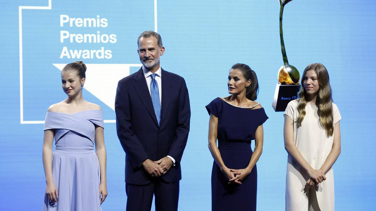 Los reyes Felipe VI  y Letizia, junto a la princesa Leonor  y la infanta Sofía ), presiden este lunes la ceremonia de entrega de los Premios Princesa de Girona.