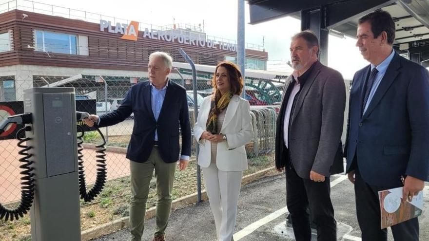 El Aeropuerto de Teruel inaugura un nuevo parking para 160 vehículos e inicia el trámite para la ampliación de su sede
