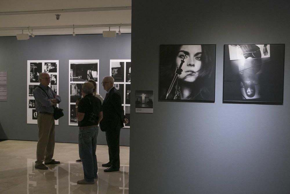 Imágenes de la exposición fotográfica En Plural en la Fundación Caja Mediterráneo