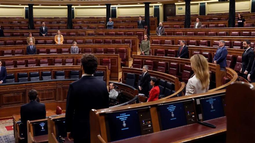 Minuto de silencio en el Congreso.