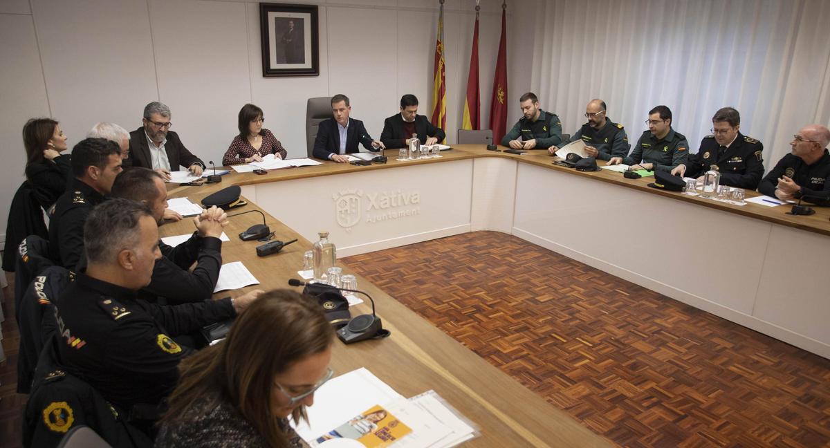 Xàtiva. Reunión junta de seguridad, en el ayuntamiento con la delegada del gobierno