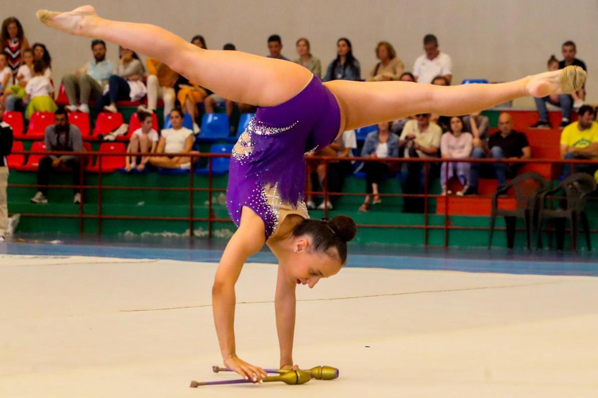 El Torneo Vilarousa hace de la gimnasia rítmica un espectáculo en Catoira