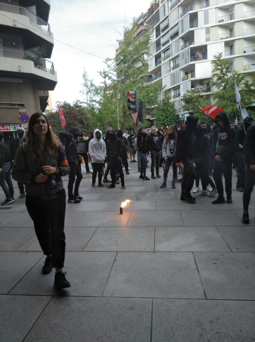 Protesta dels CDR a Girona en el marc de la vaga general