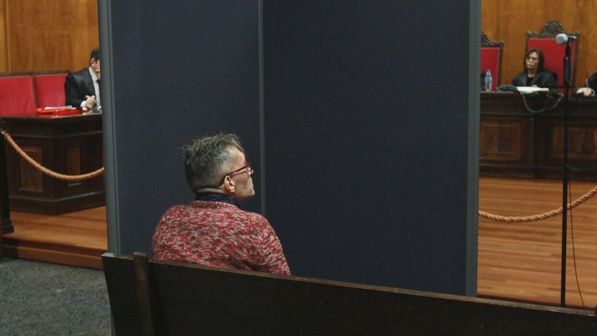 El acusado, J., durante el juicio, celebrado en Ourense el pasado febrero.