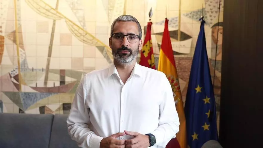 Lucas denuncia el discurso "irresponsable" y "oportunista" de López Miras sobre la inmigración en la Región de Murcia