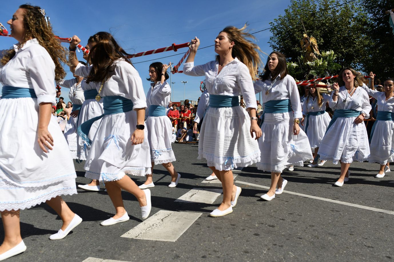 La Danza de Espadas de Marín rompe con dos años de pandemia