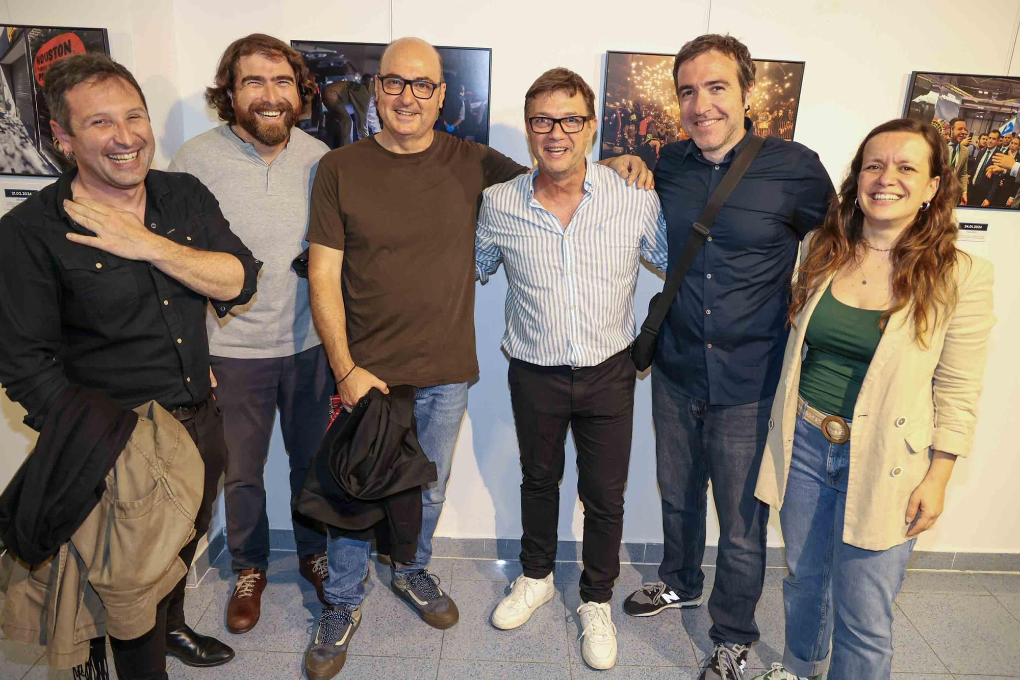 lleno total en la inauguración de INFotoperiodistas 2024,. un año de fotografía de prensa en Alicante