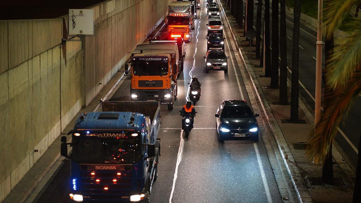 Els transportistes convoquen una tercera marxa lenta per a aquest dimecres