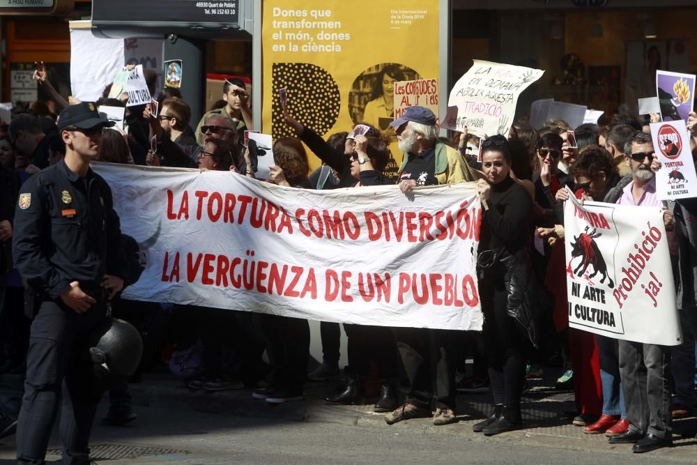 Manifestación y performance antitaurina en Valencia