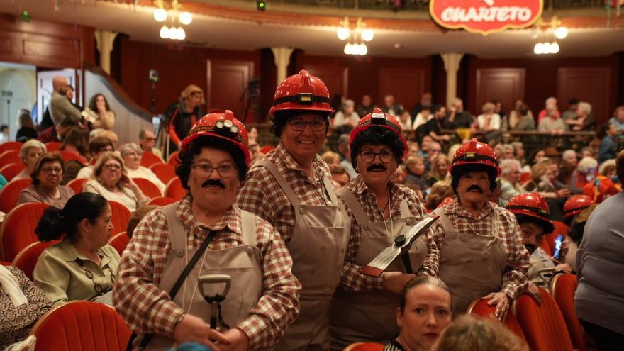 El Gran Teatro alberga la fiesta del Carnaval de Mayores