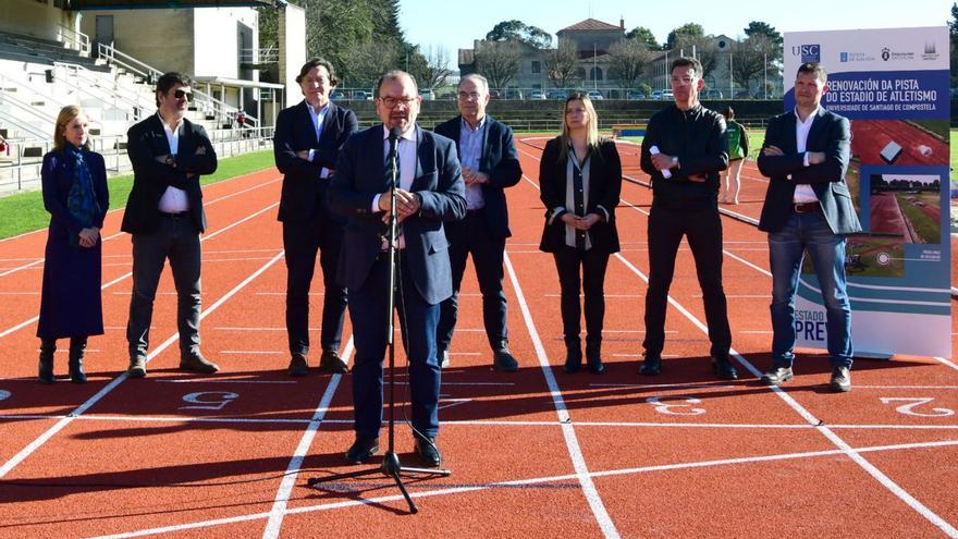 Inaugurada a pista do Estadio de Atletismo da USC tras renovarse con preto de medio millón