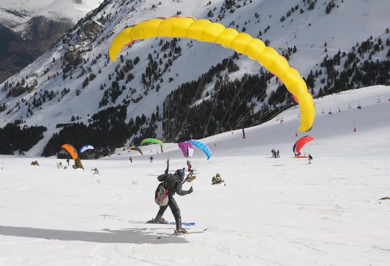 El speedriding es una nueva modalidad del esquí alpino y la estación de Cerler uno de los mejores lugares para practicarlo.