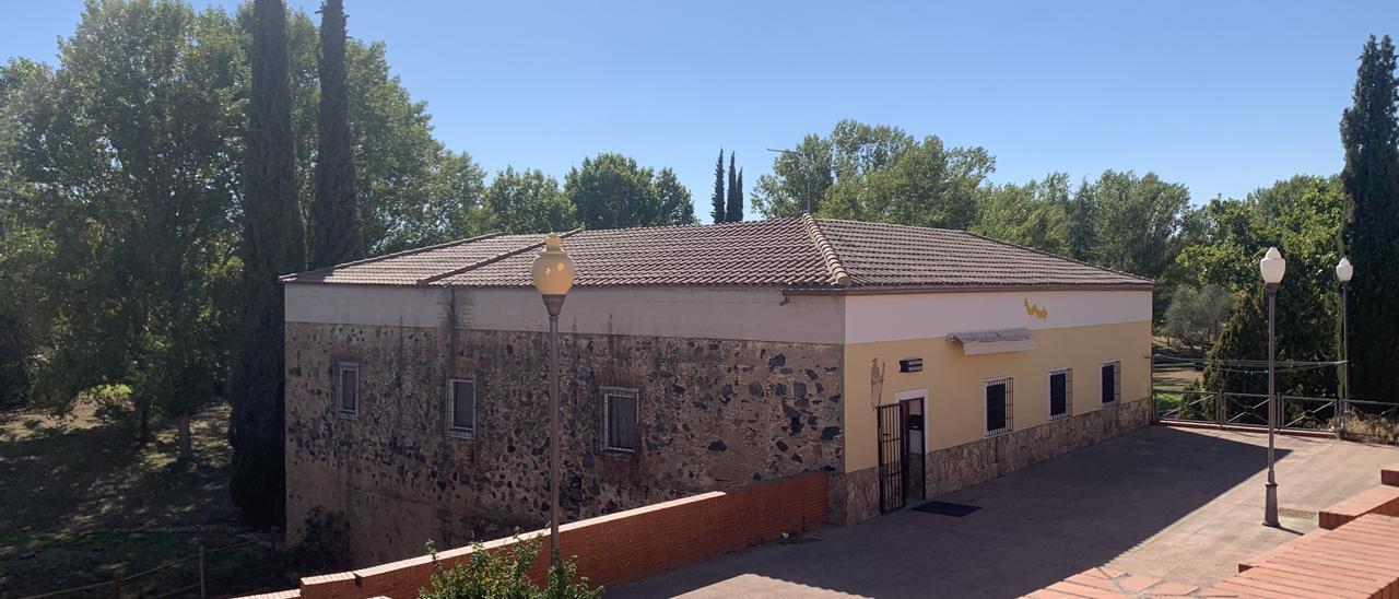 Junto al río Guadiana. El albergue de peregrinos de Pancaliente.