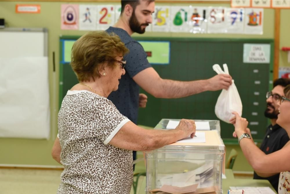 Elecciones Generales: Ambiente en los colegios de