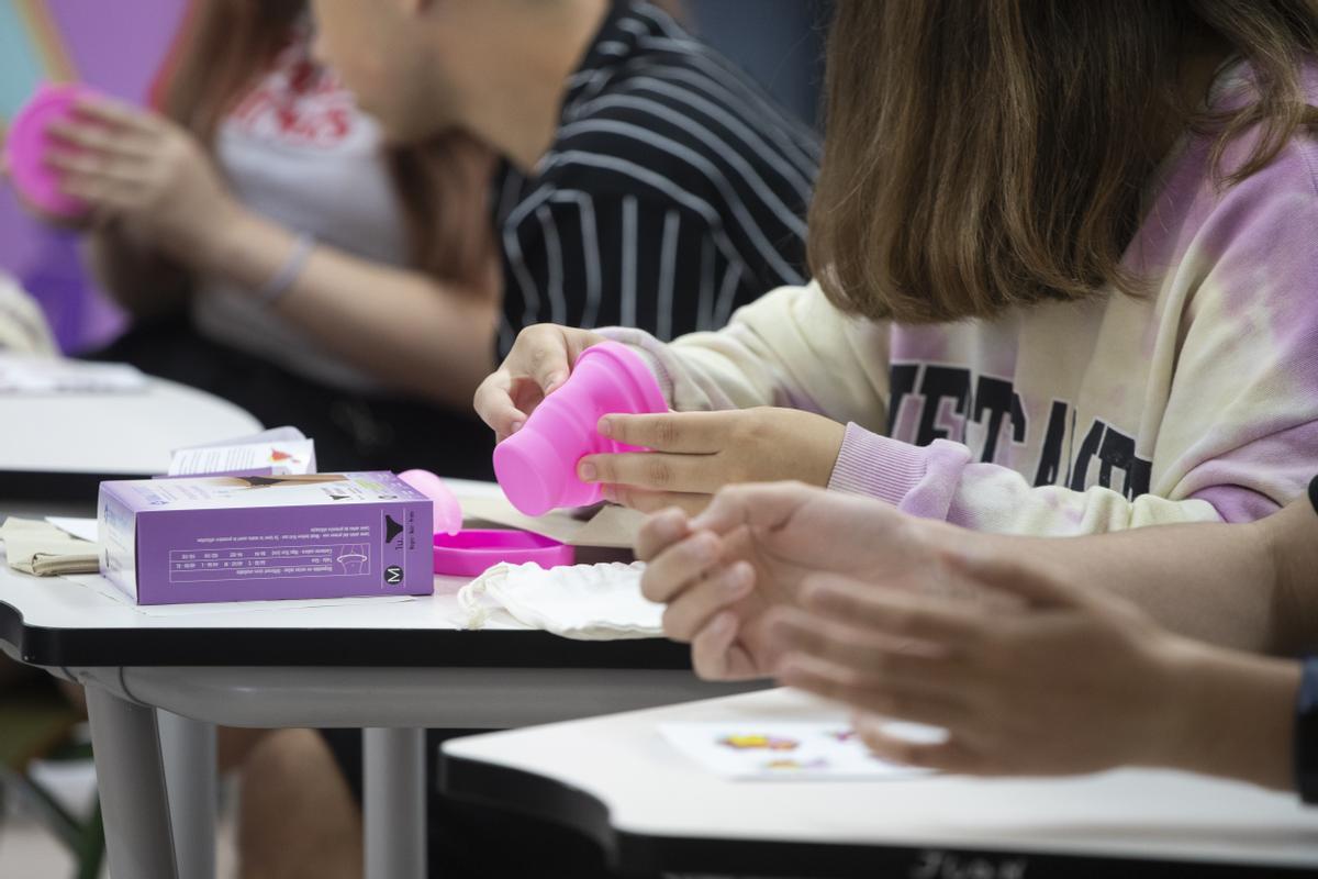 Vacunarse contra el covid después de la ovulación evita alteraciones en el ciclo.