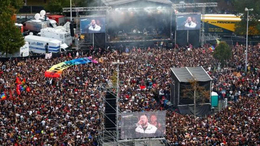 Alemanya Deu mil persones assisteixen a un concert contra el racisme
