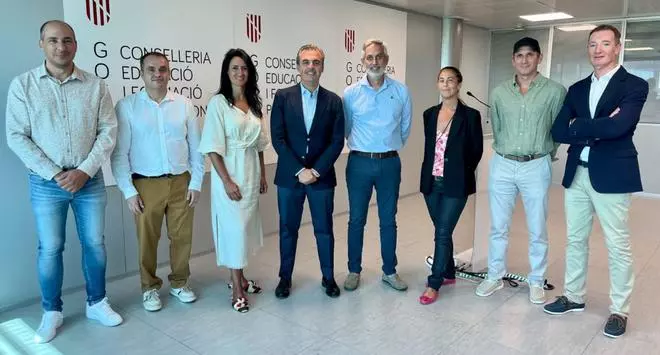 Crisis en la Conselleria de Educación: Vera la apuntala para evitar el colapso y apagar fuegos