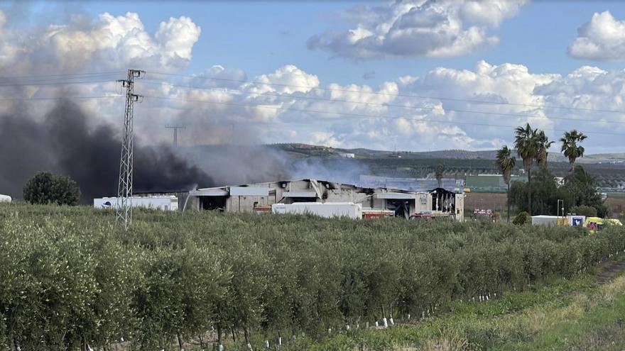 Al menos 3 heridos y un muerto tras una explosión en una nave en Sevilla