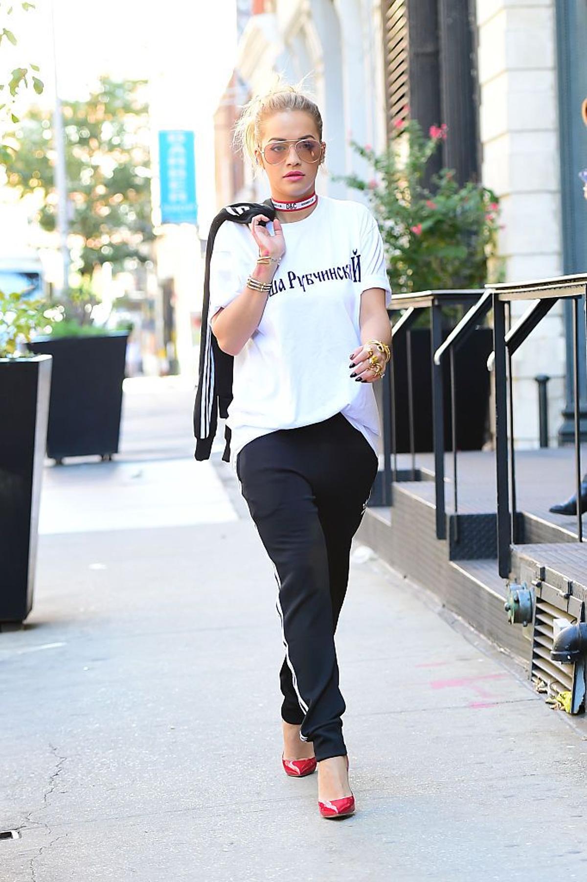Rita Ora con look sport en NY
