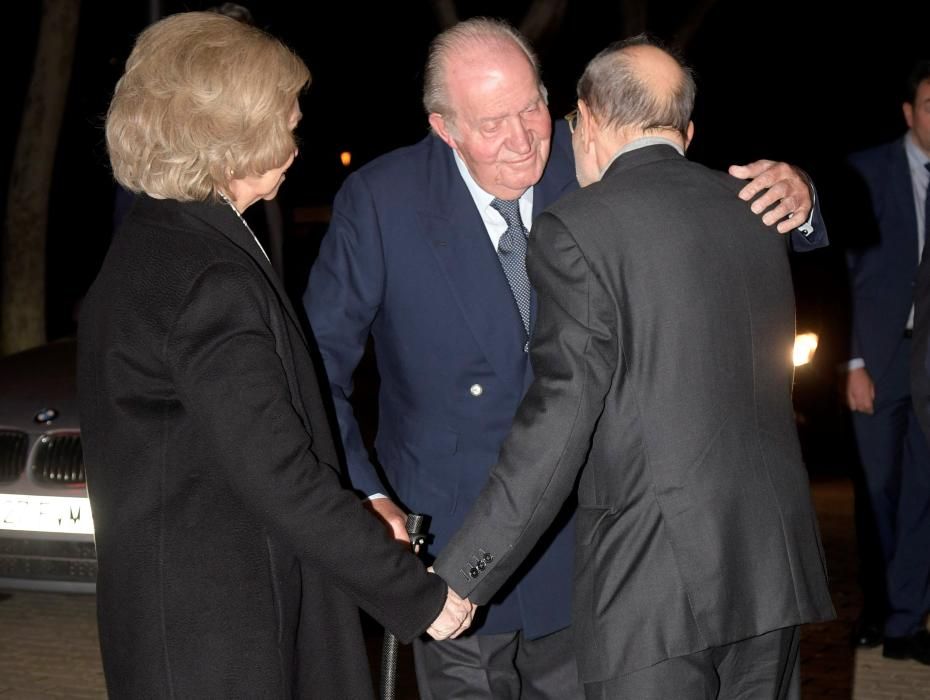 Los Reyes Eméritos, Don Juan Carlos y Doña Sofía, a su llegada al tanatorio.