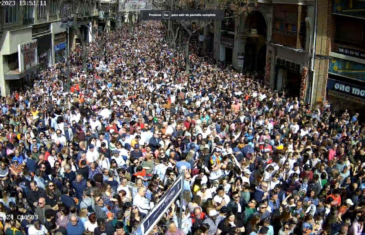 Panorámica de la Estación del Norte abarrotada de gente, a la hora de la mascletà. | M.D.