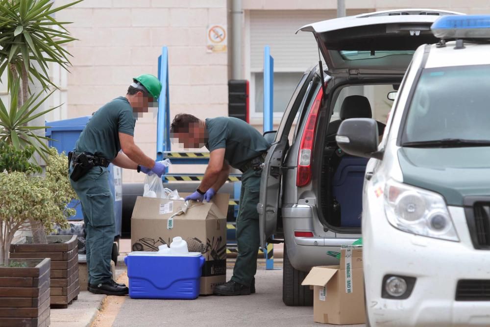 La Guardia Civil registra la Desaladora de Escombr