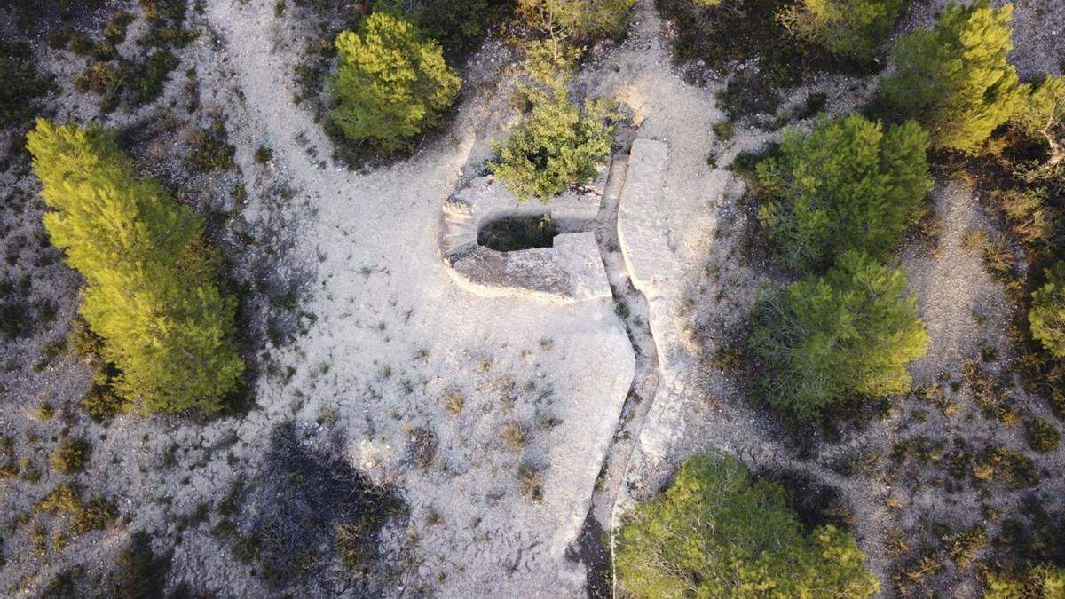 Vista aérea de una de las trincheras y un nido de ametralladoras en San Antonio de Benagéber, donde se prevé construir viviendas. | JOSÉ ALEIXANDRE