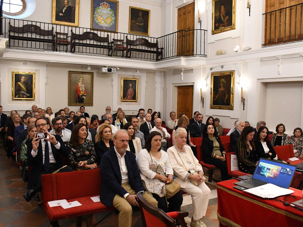 Familiares de Rafael de Cabo y otros asistentes al acto de su nombramiento como académico internacional.