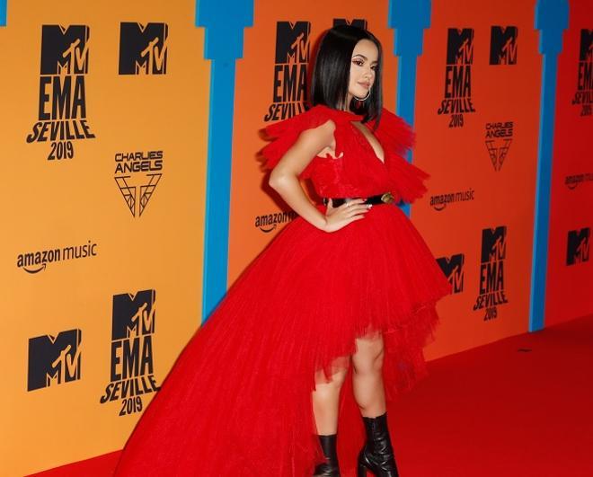 Becky G en los MTV EMAs con vestido de Giambattista Valli