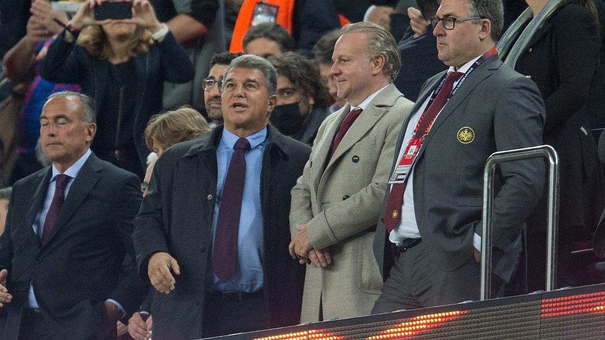 Laporta, en el palco durante el Barça-Eintracht.