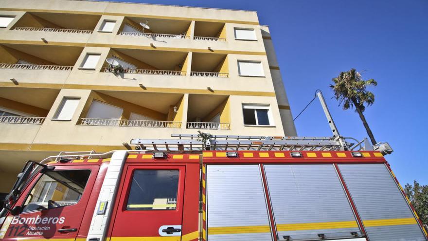 Acuerdan ampliar en 43 plazas la oferta de empleo en el Consorcio de Bomberos de Alicante para 2017