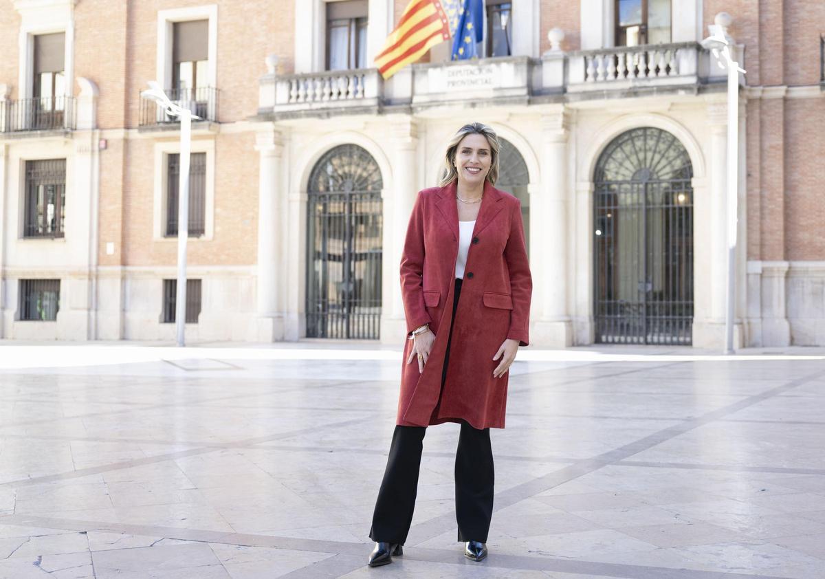 La máxima dirigente provincial, en la plaza de les Aules de Castelló.