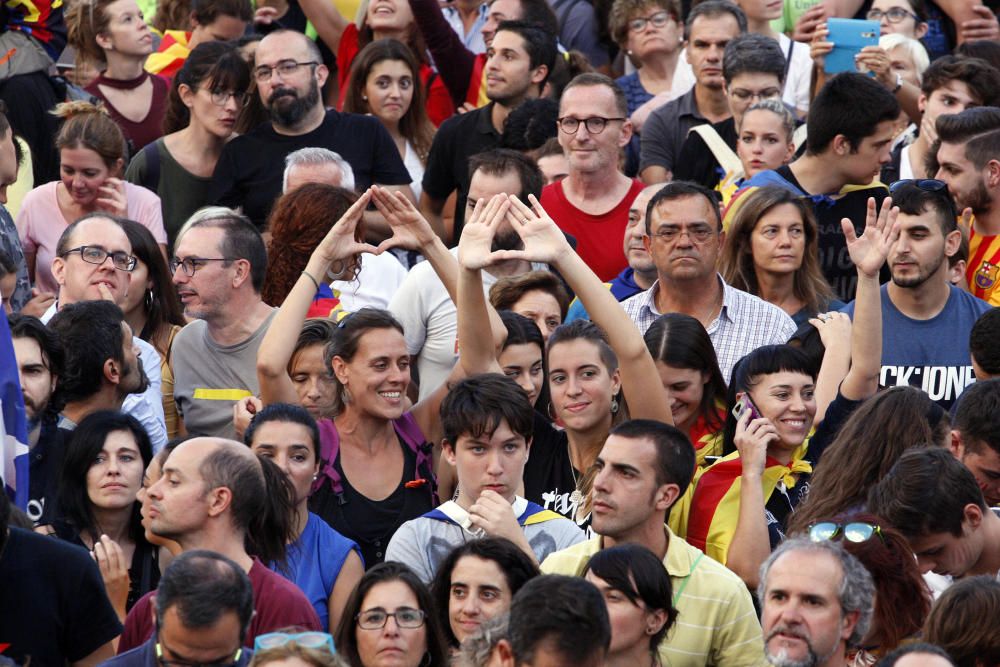 Manifestació històrica a Girona per rebutjar la violència policial l'1-O