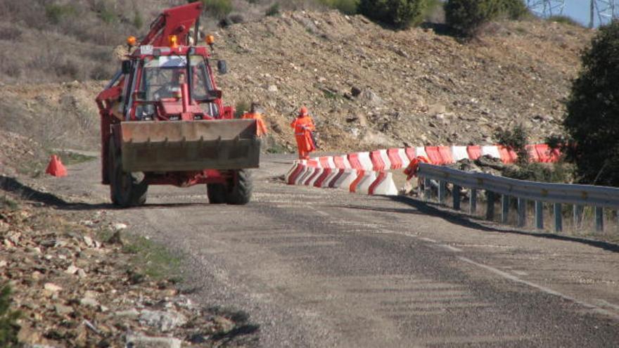 Los trabajos se han intensificado en los últimos días para el arreglo de la carretera.