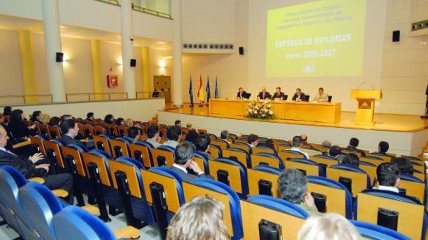 El campus de Mieres diploma a sus alumnos de Minas, Topografía  y Forestales