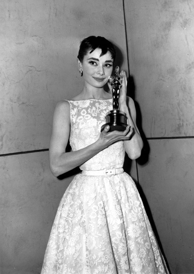 Los mejores vestidos de la historia de los Premios Oscar (y ya van 93 ediciones) - Woman Los mejores vestidos de la historia de los Premios Oscar (y ya van 93 ediciones) - Woman