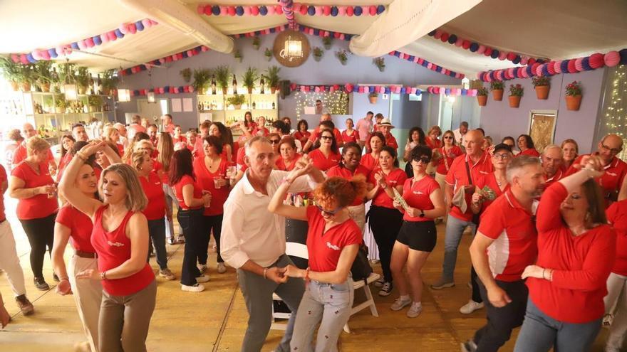 La Feria de Córdoba recupera el pulso más tradicional de El Arenal en un domingo familiar