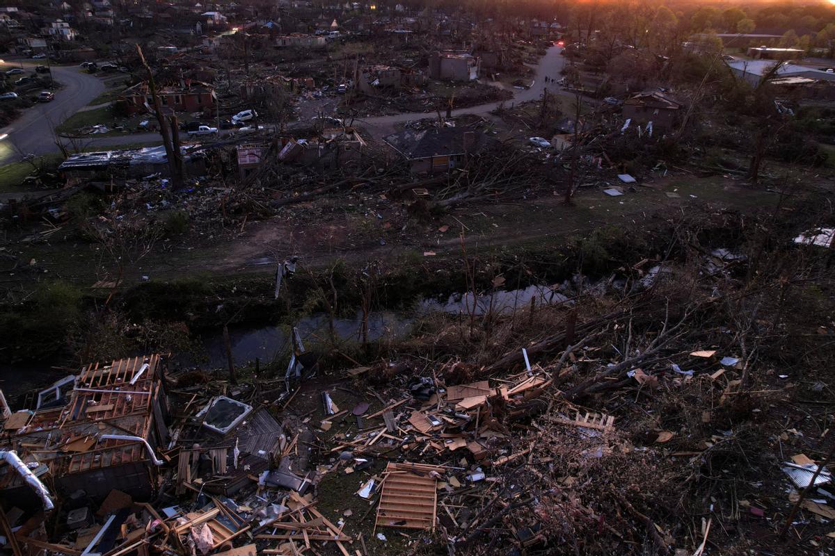 La oleada de tornados en Estados Unidos deja al menos 29 muertos