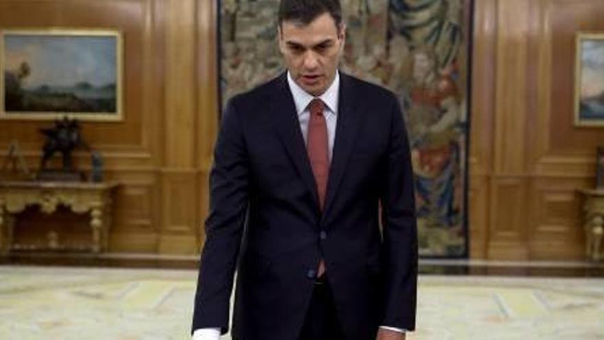 Pedro Sánchez, prometent el càrrec sense crucifix ni Bíblia.