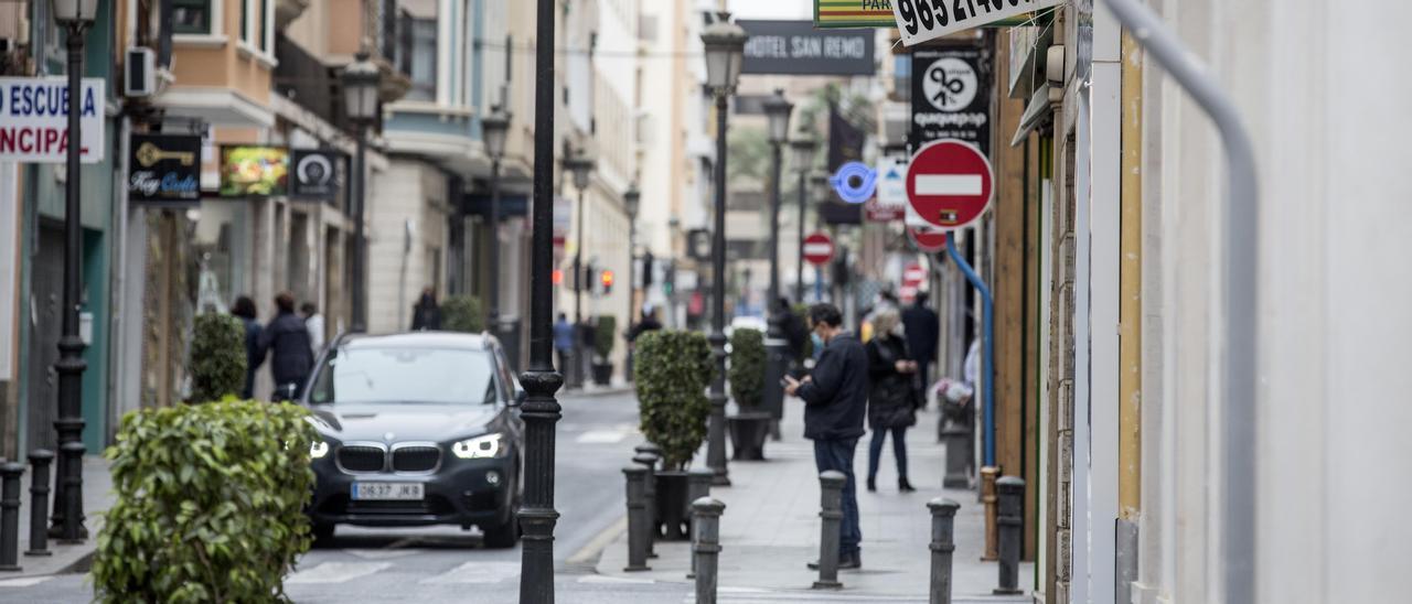 Una calle comercial del centro de Alicante