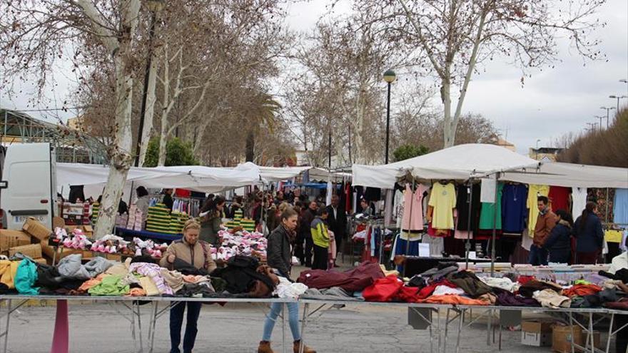 La morosidad del mercadillo supera aún los 50.000 euros