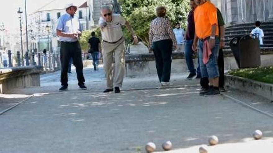 Partida de petanca en Las Palmeras. // Rafa Vázquez