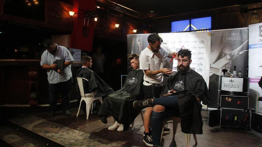 La primera &#039;batalla de barberos&#039; en Córdoba reúne a más de 60 peluqueros y modelos