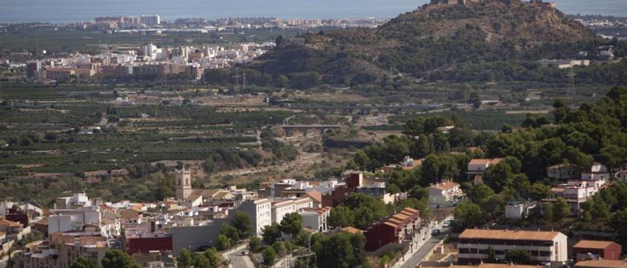 Vistas de Gilet, con Sagunt y el Port de Sagunt al fondo.