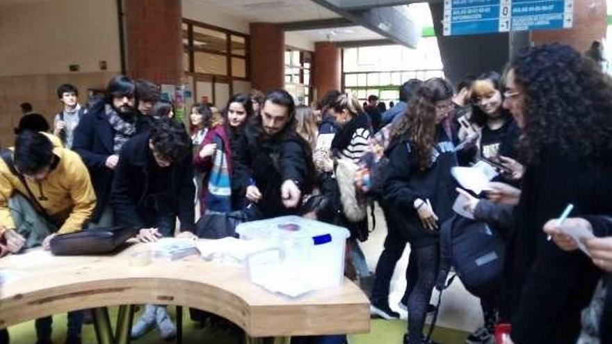 La consulta universitaria sobre el Rey, un éxito: 1.034 votos