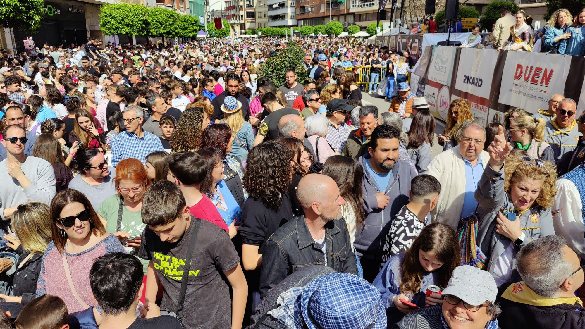 Las mejores imágenes de la 'mascletà' del 17 de marzo en las Fallas de Alzira