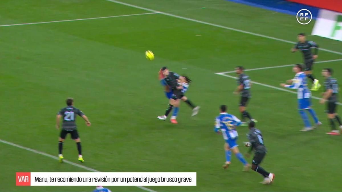 Momento en el que Lucas Noubi impacta con el pie en la cara de un rival