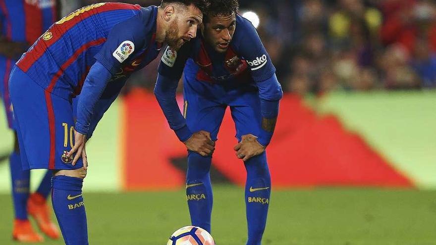 Neymar junto a Mesi en dos momentos del último partido contra el Valencia.