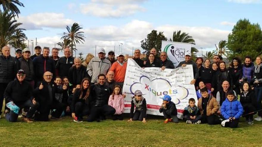 Jugadores y personal de la escuela tras el torneo.